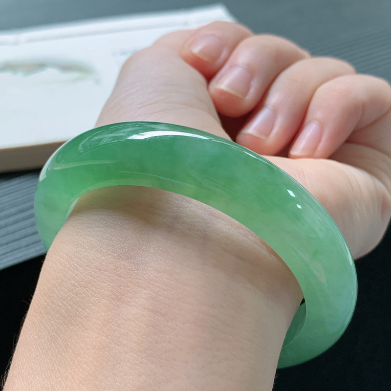 ジェダイトブレスレット、ビルマ産の老鉱地の氷のようなワックス - Lighting のレビューと価格