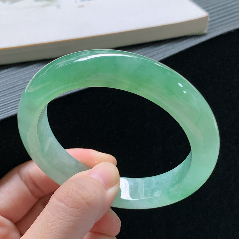 ジェダイトブレスレット、ビルマ産の老鉱地の氷のようなワックス - Lighting のレビューと価格