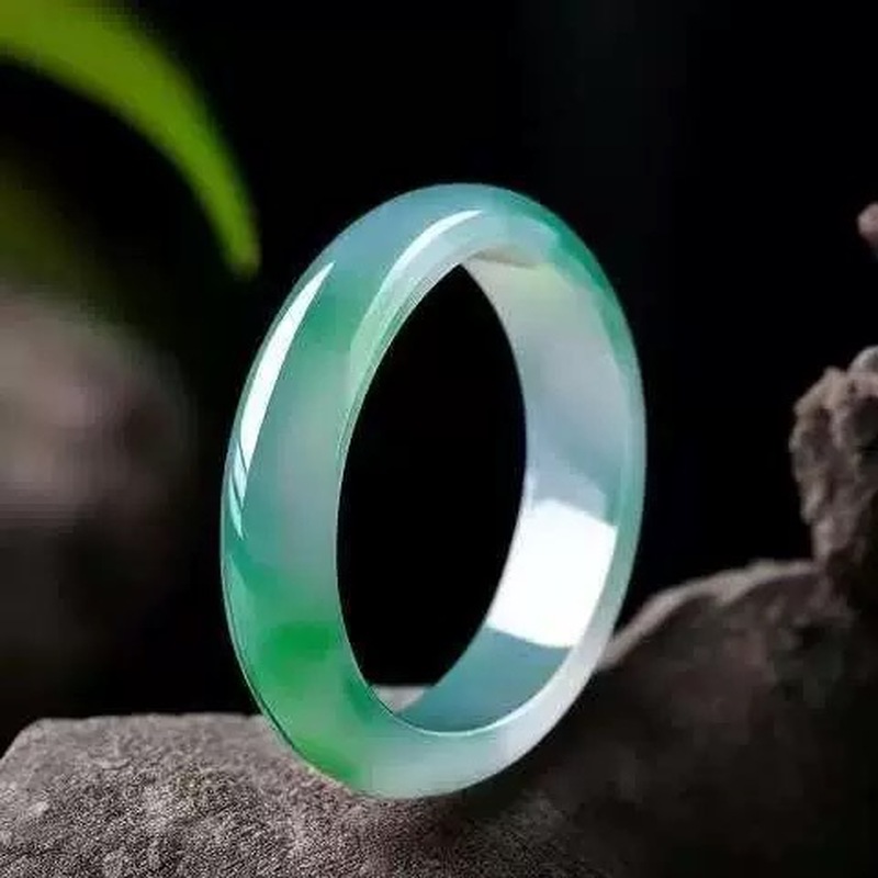 ミャンマー産ジェダイトブレスレット、氷蝋質、規則的な形状、春 - Lighting のレビューと価格